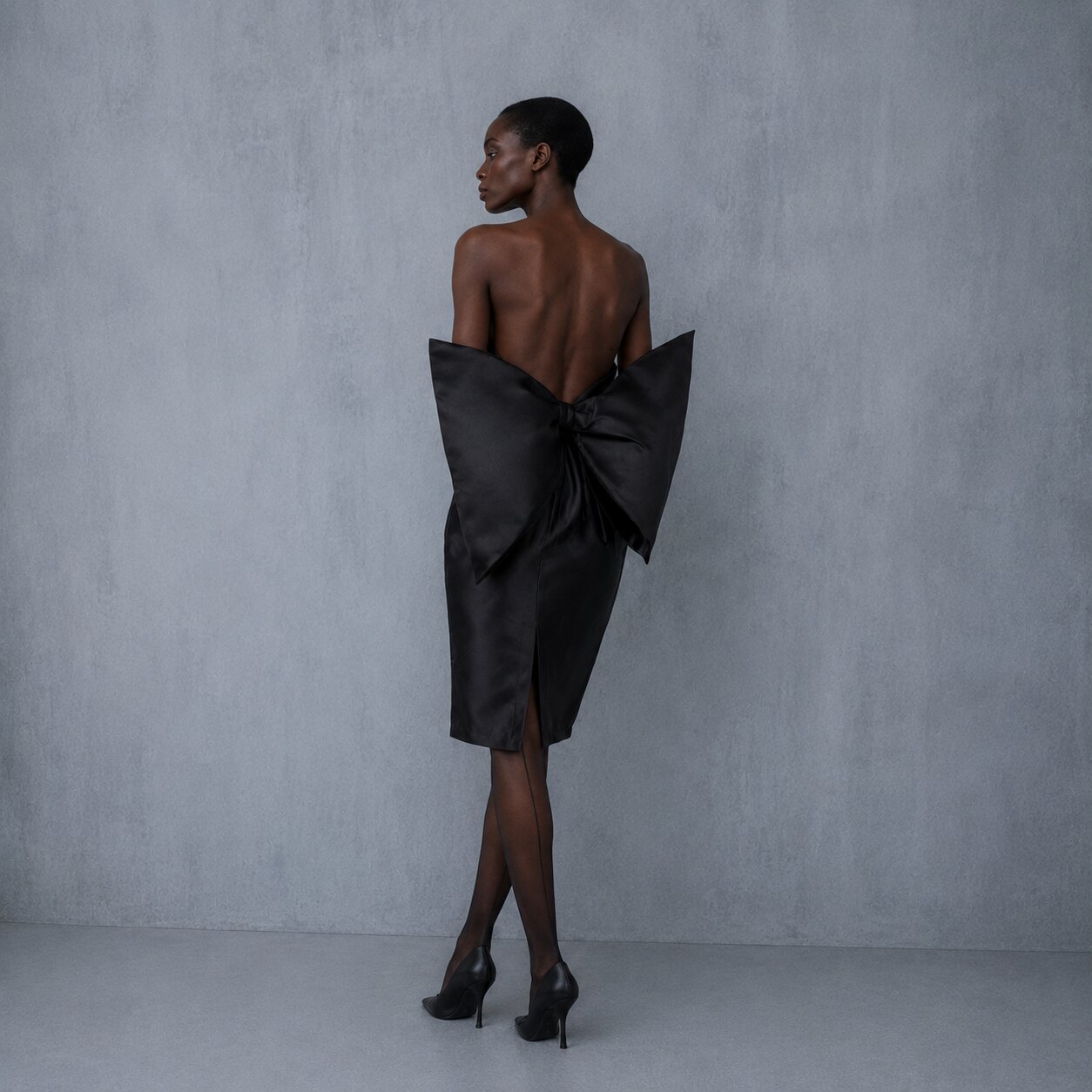 Vestido negro de la campaña SOHUMAN